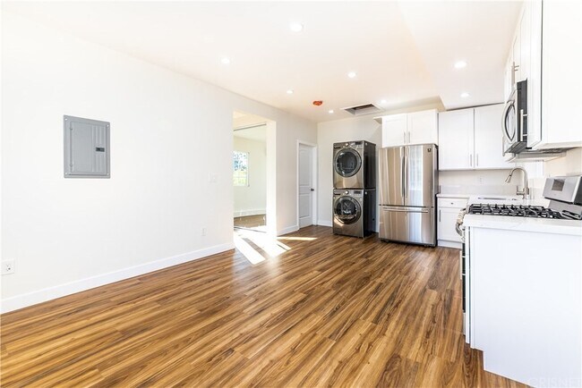 Foto del edificio - 7039 Bevis Ave