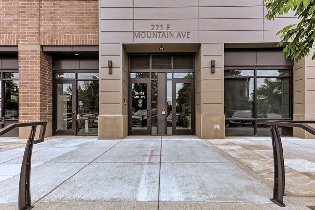 Building Photo - 221 E Mountain Ave