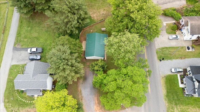 Foto del edificio - Cozy Radford Home on Forest Ave, Radford
