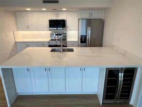 Building Photo - 6484 Miami Lakes Dr