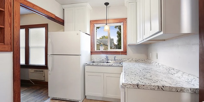 Building Photo - 973 Hickory Hill Dr