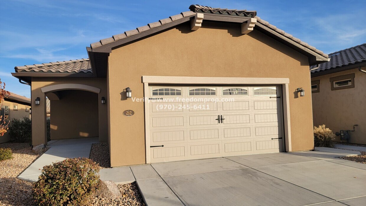 Primary Photo - JUST LIKE NEW!!! 3 Bedroom 2 Bath on Orcha...