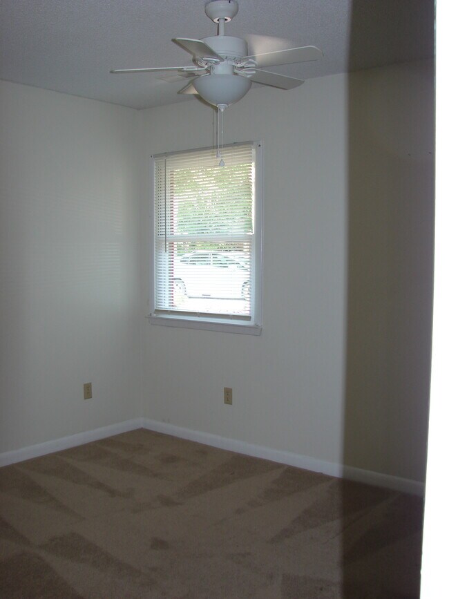 Dormitorio 2 - 1847 Gibson Ave