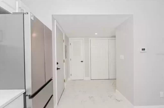 Hallway - 812 Pinewood Ct