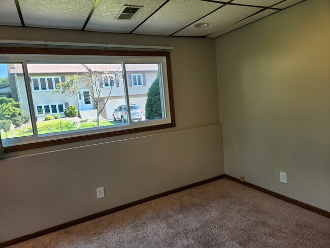 Foto del edificio - 10323 Balsam Ln
