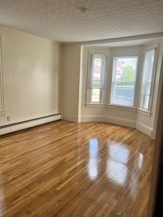 5 Wade Ave Unit 2R, Woburn, MA 01801 Apartments in Woburn, MA