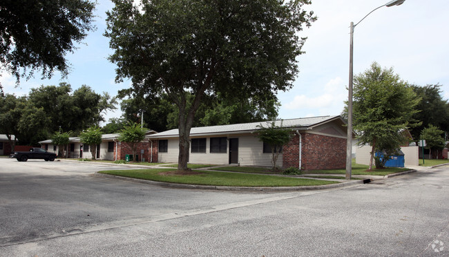 Building Photo - Forest Meadows East