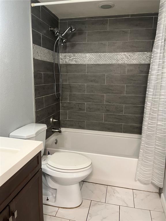 Foto del edificio - 3300 Fox Chase Cir