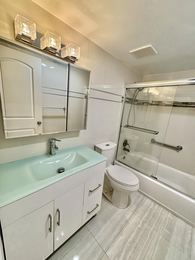 Building Photo - 26 Golfs Edge