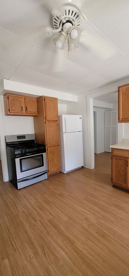 Building Photo - 352 E 2nd St