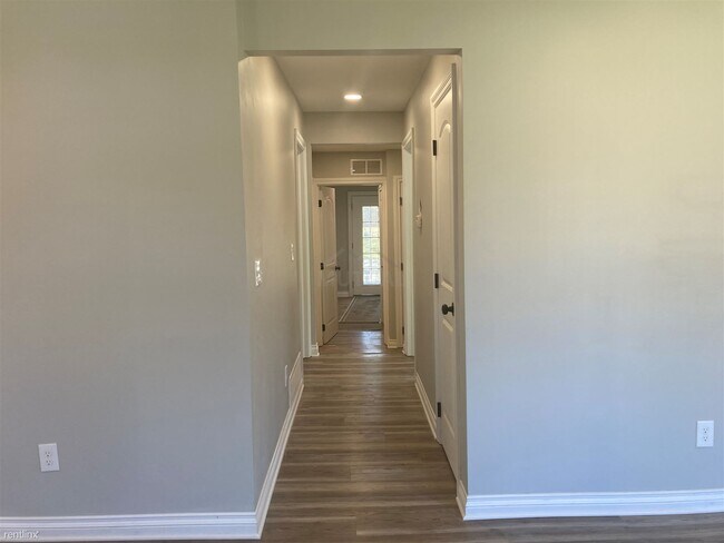 Building Photo - 3 br, 2 bath House - 1423 S Belsay Rd