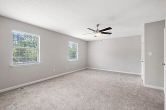 Building Photo - Woodland Creek Townhomes and Apartments