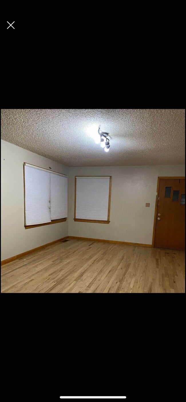 Foto del edificio - 1620 E 18th St