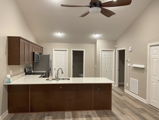 Foto del edificio - 505 Townhomes Pl