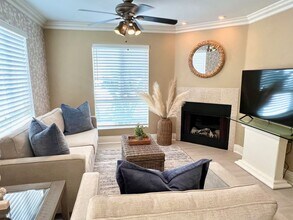 Building Photo - 243 Ebony Ave Building Photo - 243 Ebony Ave