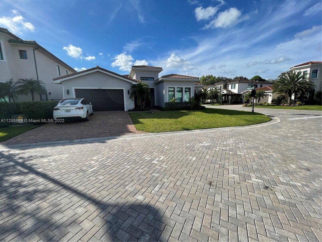 Fort Lauderdale, 
                        , –