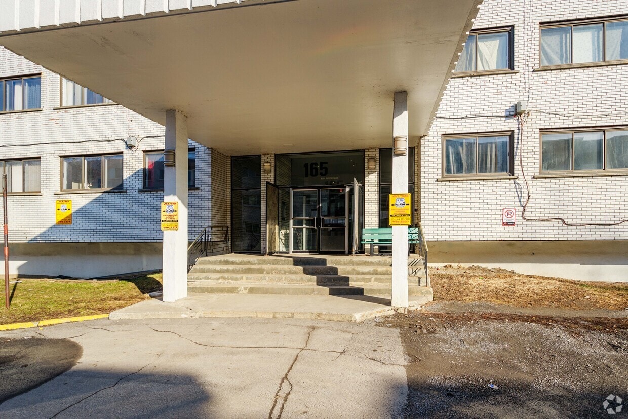 Building Photo - 165 Av Strathyre