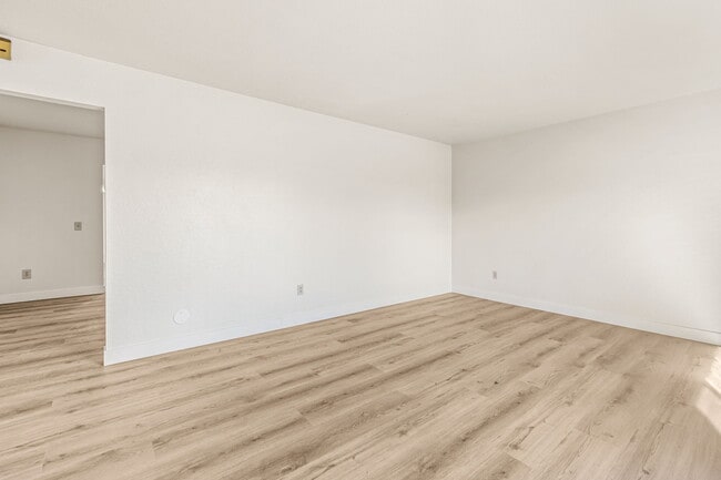 Building Photo - 10420 Greenford Dr