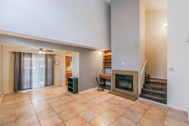 Foto del edificio - 611 Lost Springs Ct