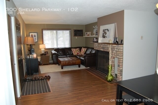 Foto del edificio - 300 Shelard Pkwy