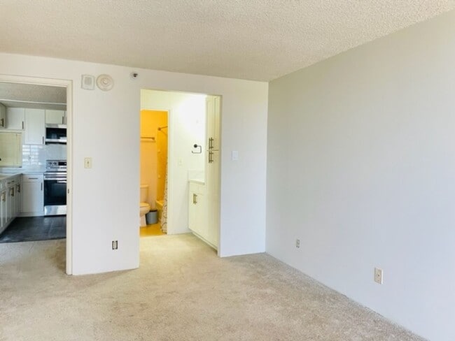 Foto del edificio - 1 Bedroom, 1 Bathroom, 1 Parking (Kings Gate)