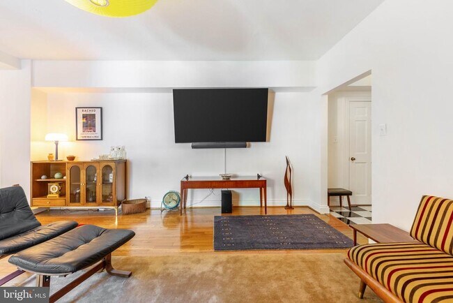 Foto del edificio - 3100 Connecticut Ave NW