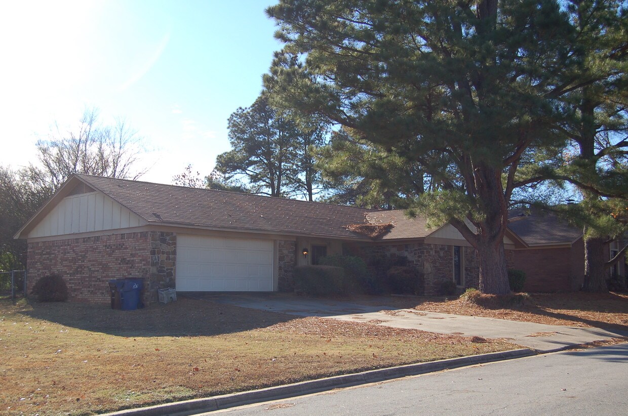 Primary Photo - 9100 Skypark Dr