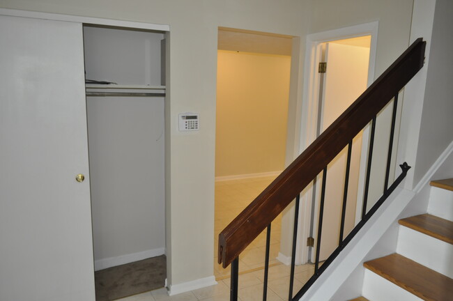 Entry foyer and stairs up - 204 Willowcrest Dr