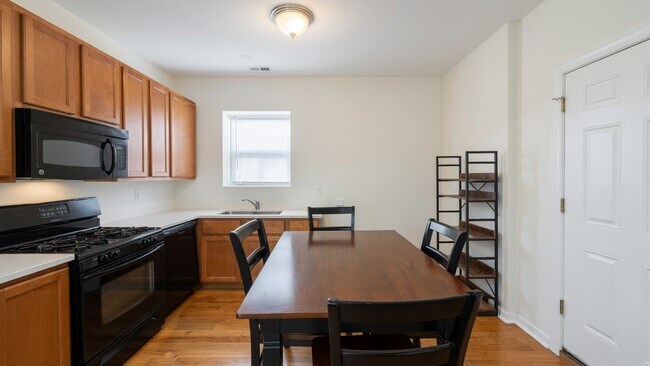 Foto del edificio - 3354 W Wilson Ave