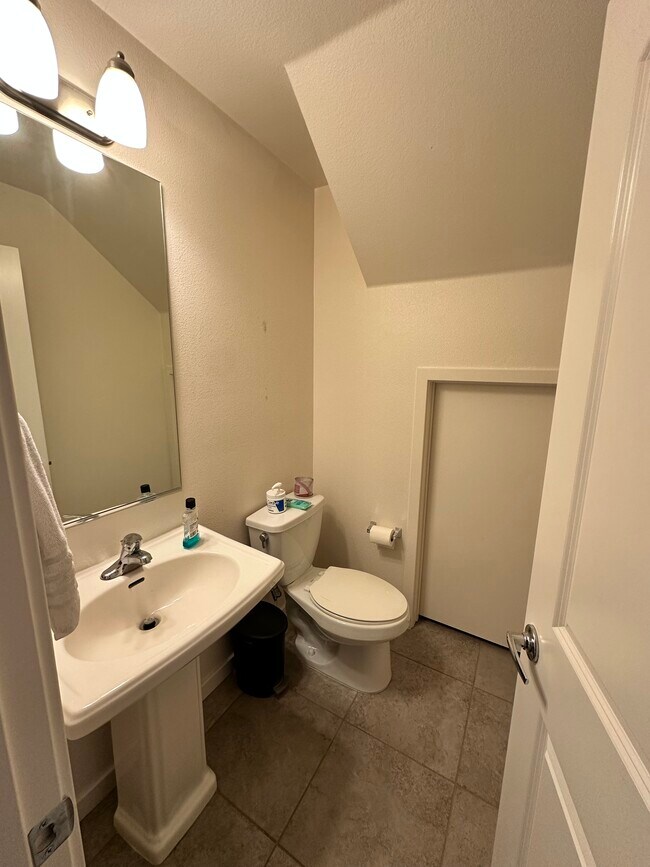 Building Photo - 8872 Maple