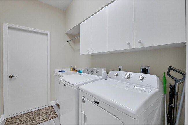 Foto del edificio - 796 Tartan Dr