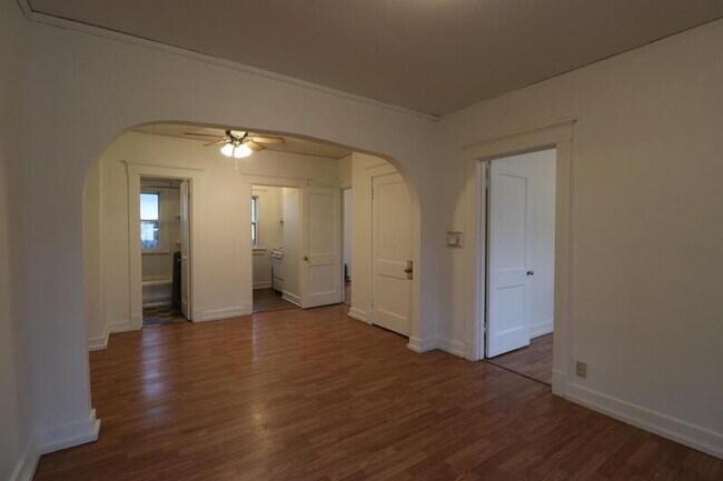 Foto del edificio - 1002 N. 13th St / 1302 Wisconsin Ave - 100...