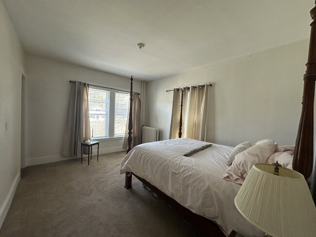Foto del edificio - "Charming 1-Bedroom in the Heart of Roches...