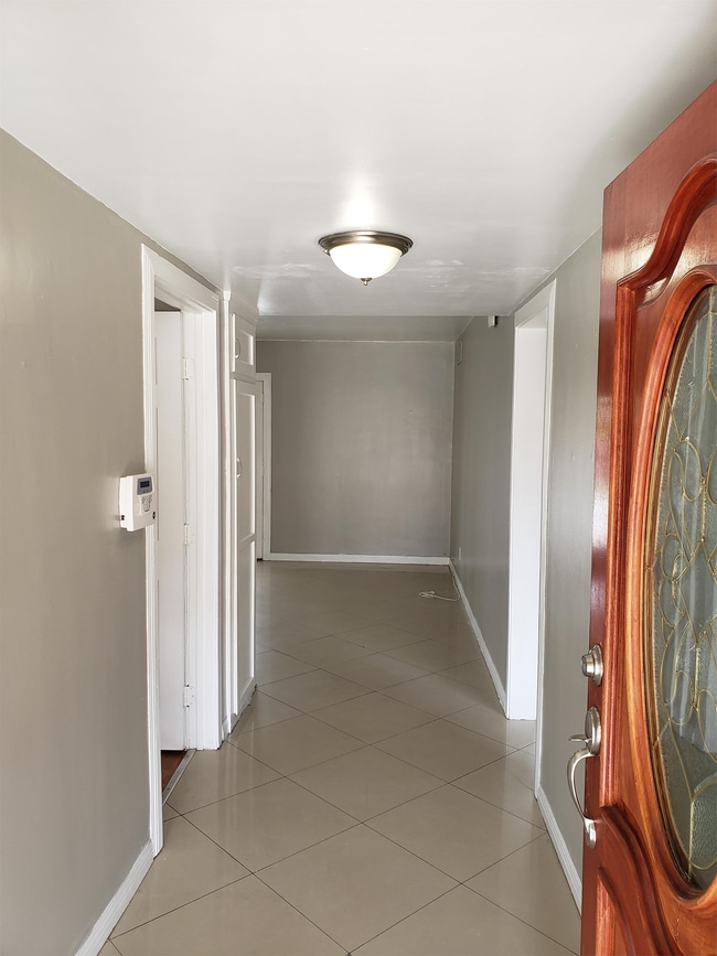 Building Photo - 1144 Magnolia Ave