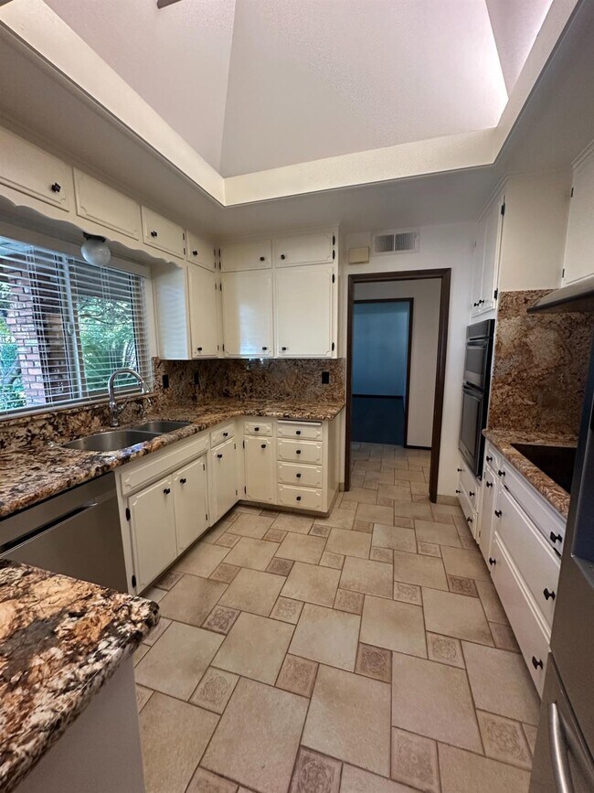 Foto del edificio - 6374 N 6th St