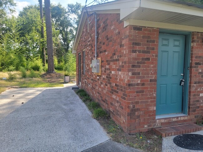 Building Photo - 103 Blue Ct