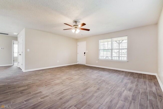Building Photo - 354 McArthur Dr