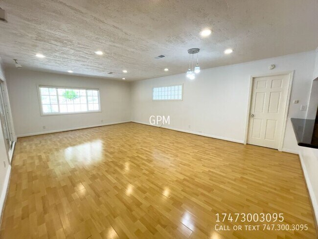 Foto del edificio - 3443 Burritt Way