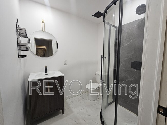 Building Photo - 7 Centre St