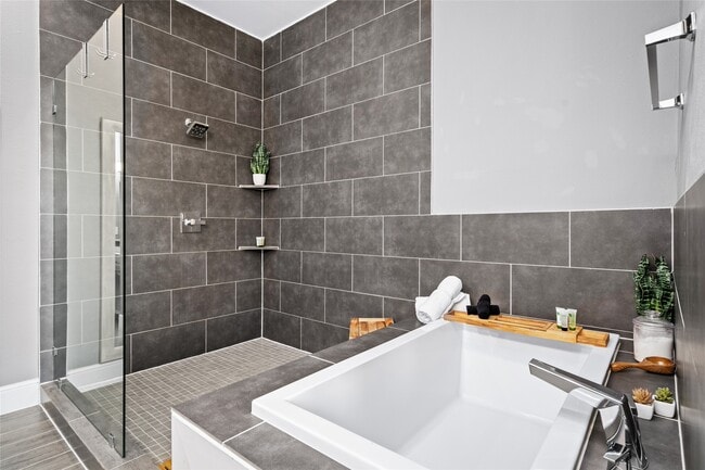 Building Photo - 2104 Webster St