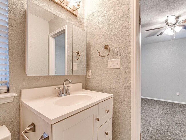 Foto del edificio - 305 Woodside Dr