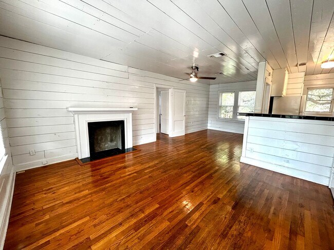 Building Photo - 1305 Lorrain St - Unit C