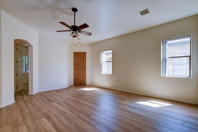 Building Photo - 3 Bed, 2 Bath, 2 Car Garage For Rent in Gr...