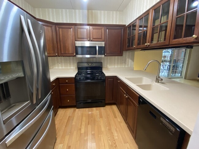 Kitchen - 210 N Addison Ave