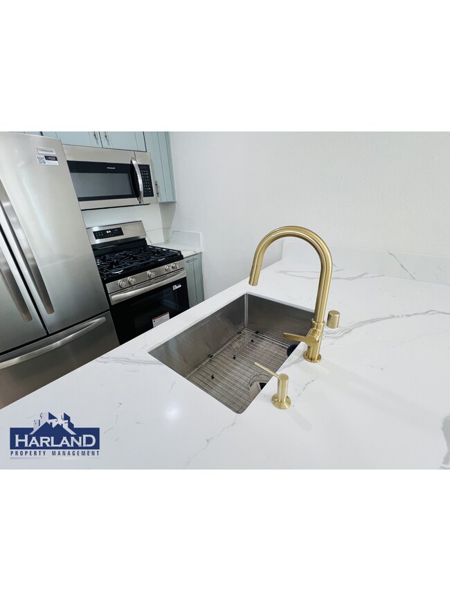 Foto del edificio - 3845-3851 Menlo Avenue - 3849-