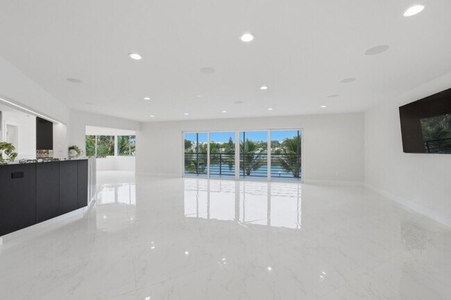 Foto del edificio - 877 NE 195th St