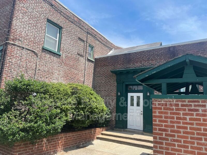 Foto principal - 7950 Oxford Ave
