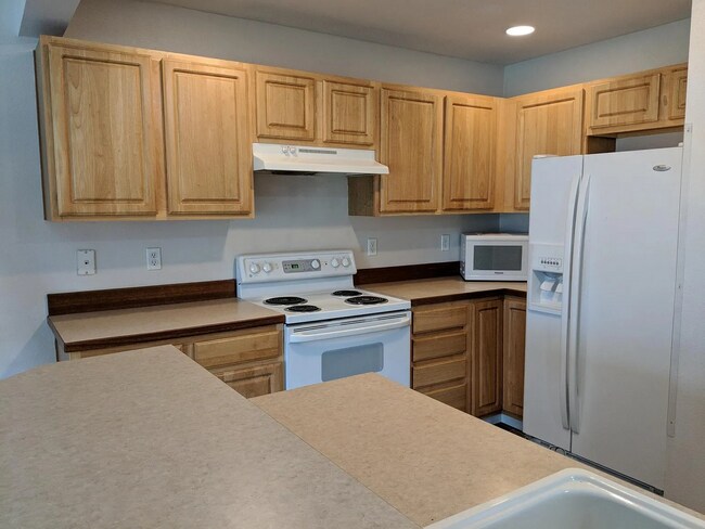 Building Photo - ***JUST REDUCED!!!*** Welcome to Spacious living in Spanaway WA