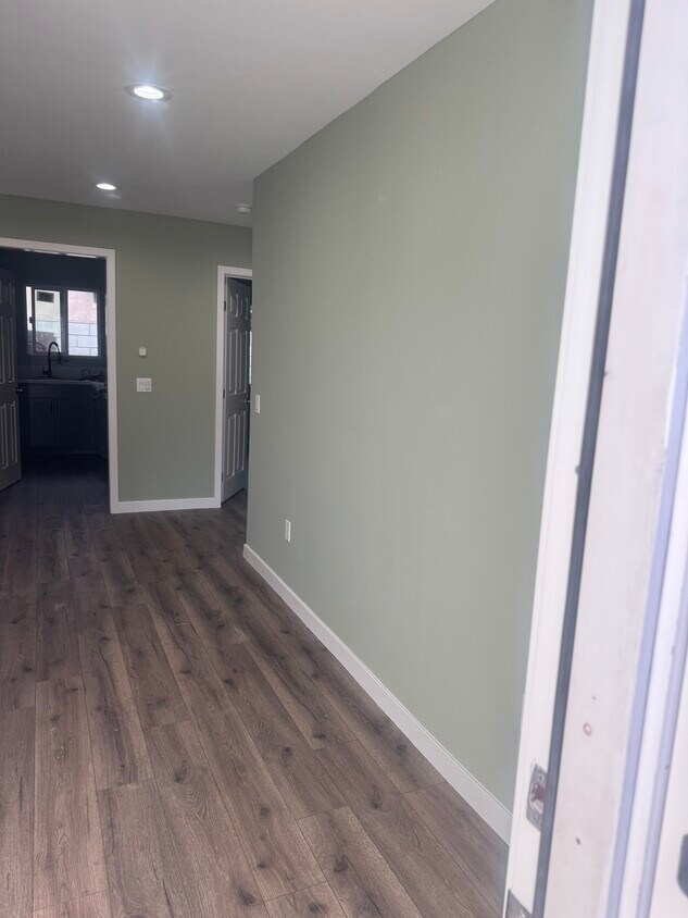 Foto principal - 1429 E 82nd St