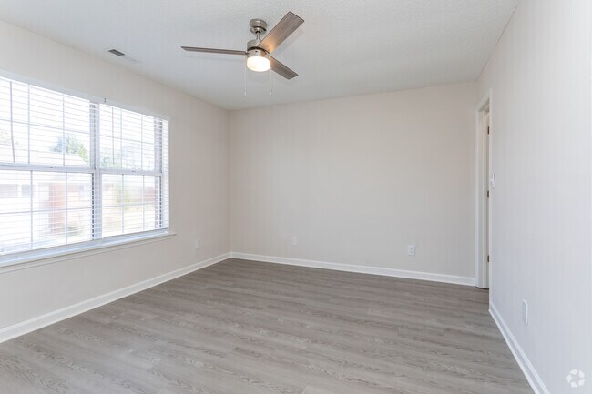 2BR, 2BA - Mejora a 1100SF - Dormitorio - Skyside Landing Apartments